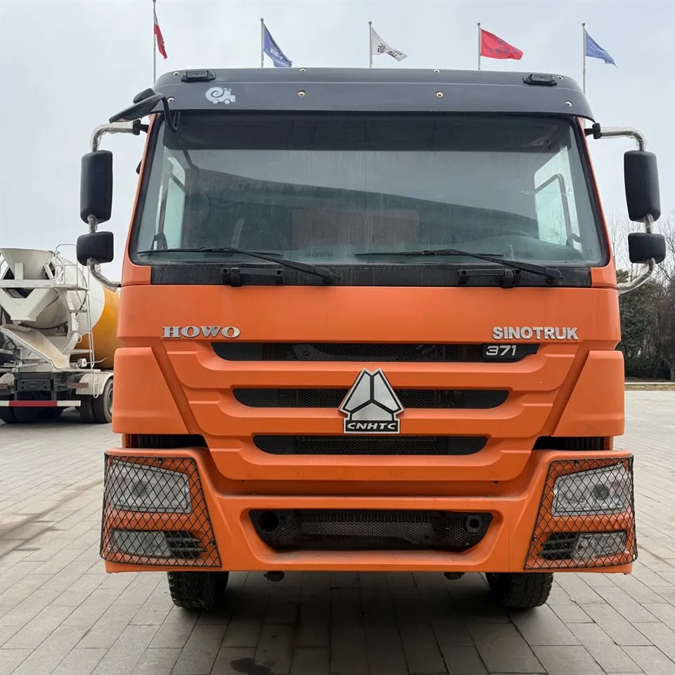 Road Dump Truck